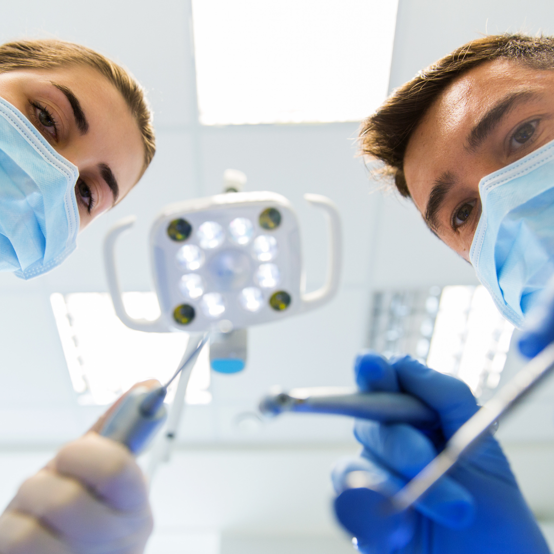 Travailler en Centre de Santé ou dans un Cabinet Dentaire Libéral en 2024 : Avantages et Inconvénients